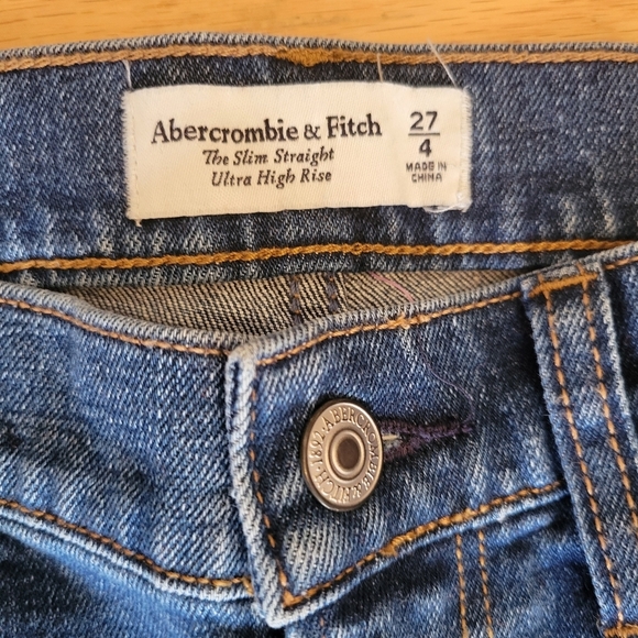 NWT Abercrombie & Fitch Ultra High Rise Straight Denim Jeans Size 27 / 4 - Picture 5 of 6